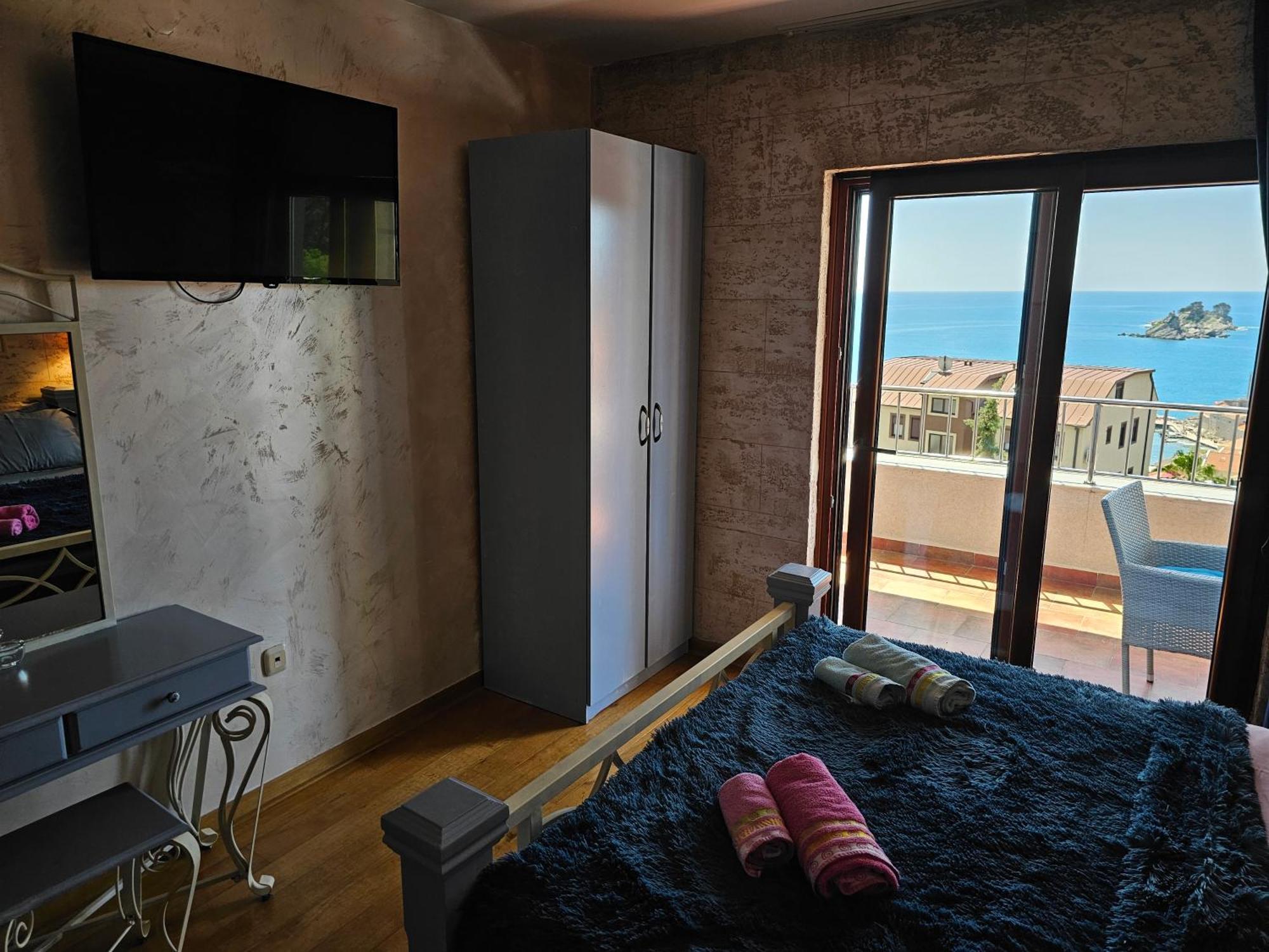 Medin Apartments Bluvista Petrovac Екстериор снимка