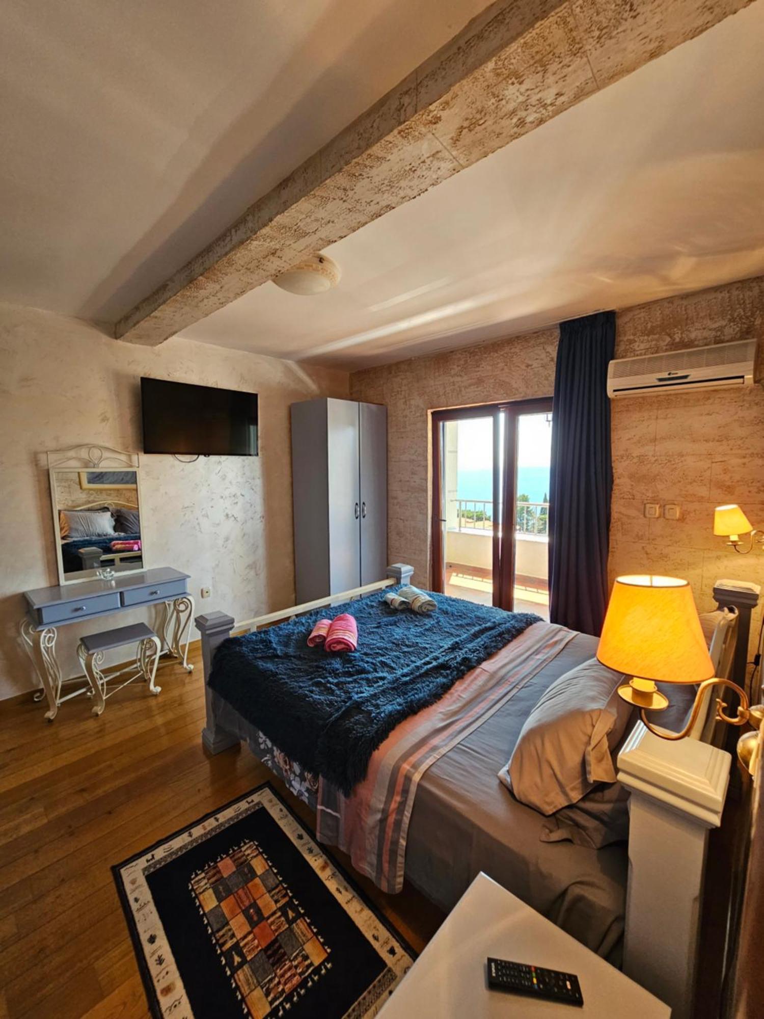 Medin Apartments Bluvista Petrovac Екстериор снимка