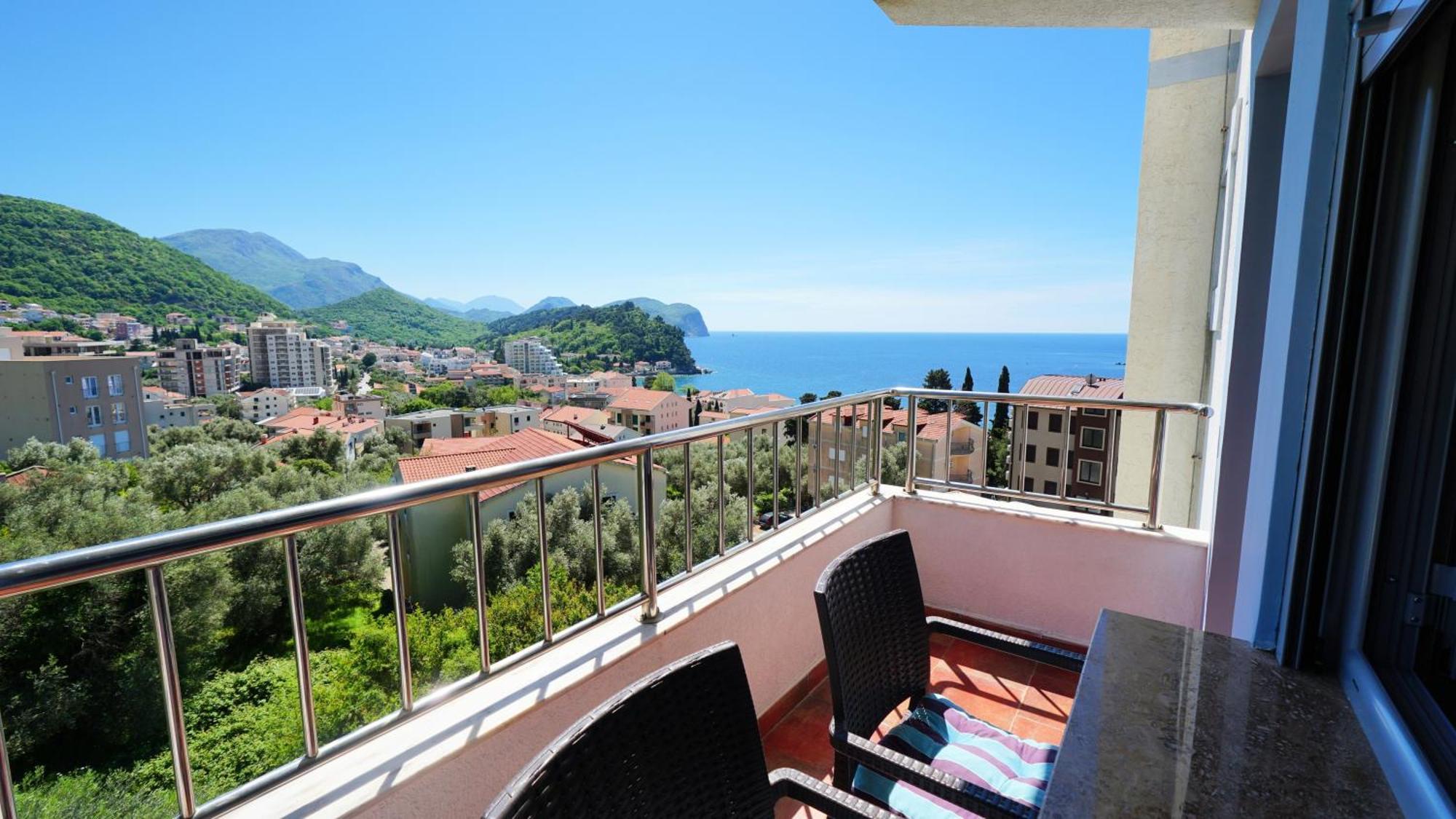 Medin Apartments Bluvista Petrovac Екстериор снимка